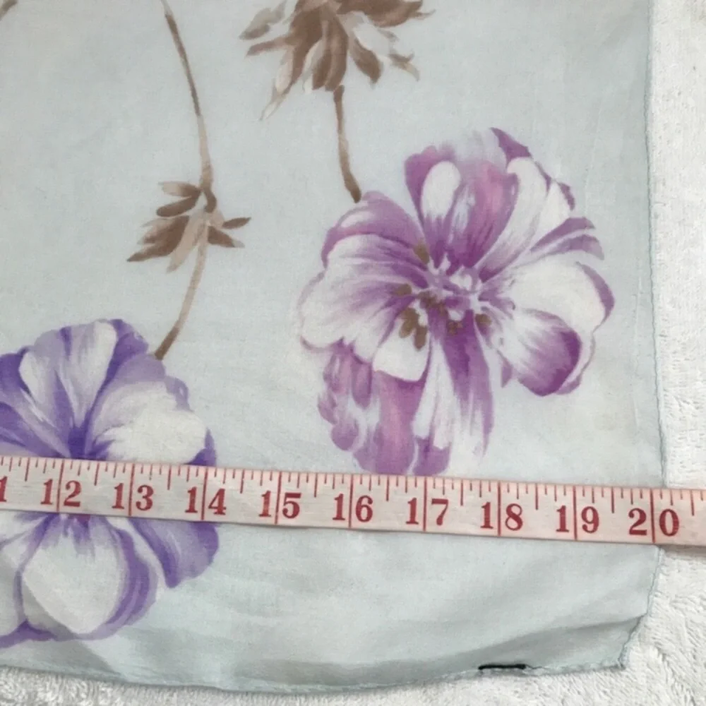 ELLEN TRACY WOMEMS SILK SCARF GRAY PURPLE SATIN BANDANA
